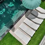 Villa Bali Manis - Modern Luxury 4Br Villa Walk To Seminyak Street With Private Pool