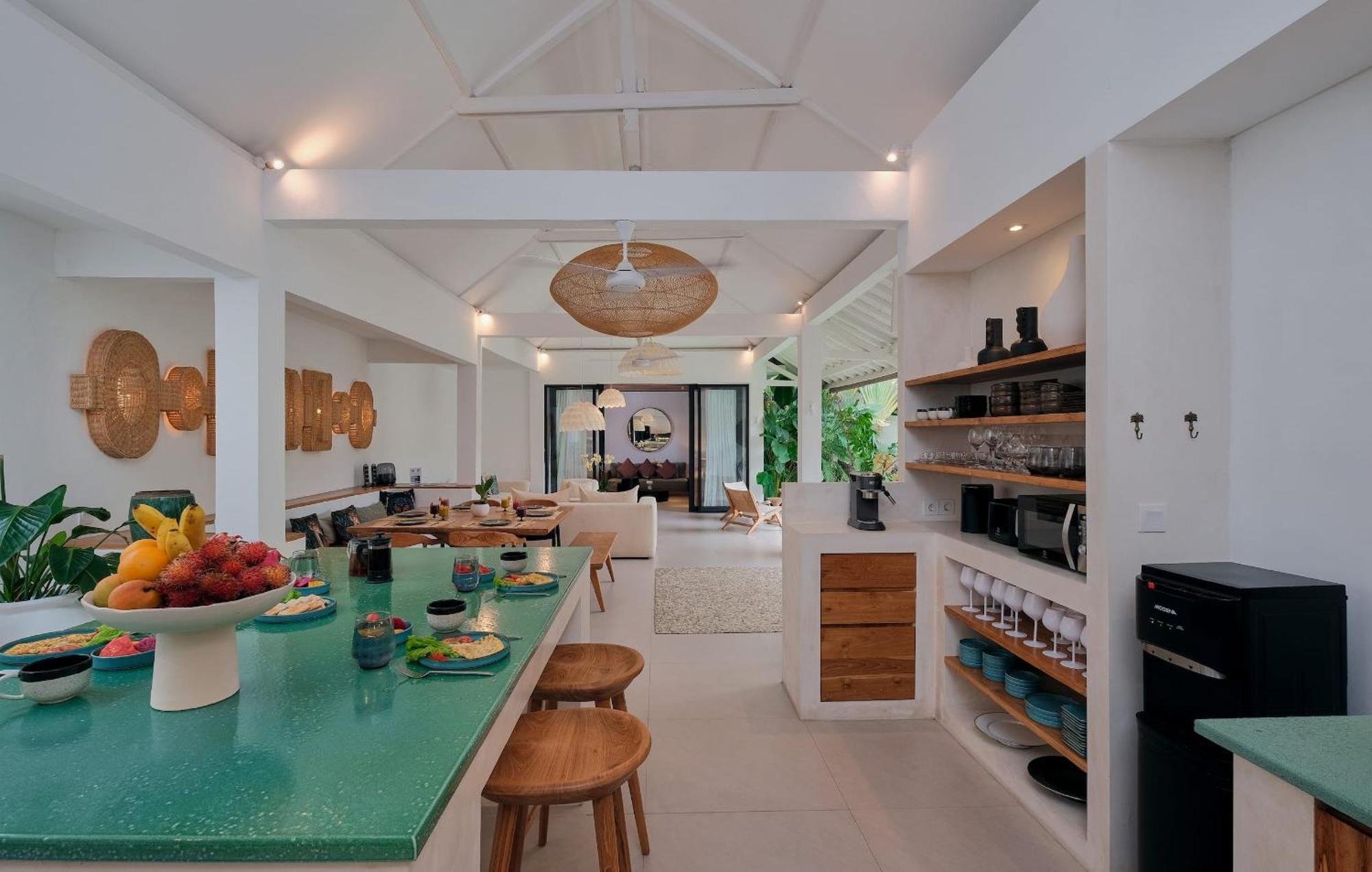 Villa Bali Manis - Modern Luxury 4br Walk To Street With Private Pool