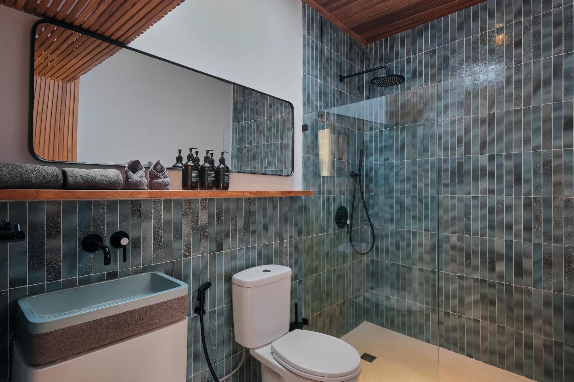 Villa Bali Manis - Modern Luxury 4br Walk To Street With Private Pool