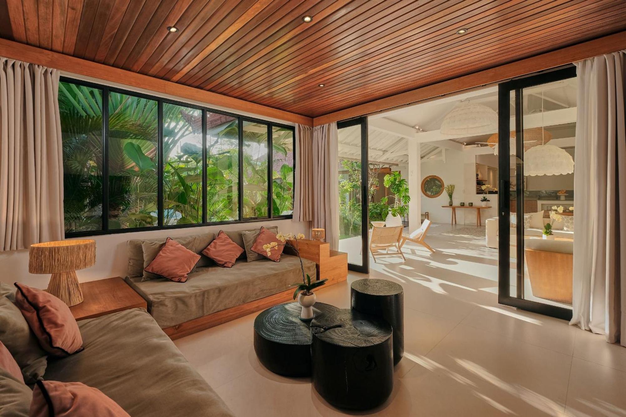 Bali Manis - Modern Luxury 4br Walk To Street With Private Pool Villa