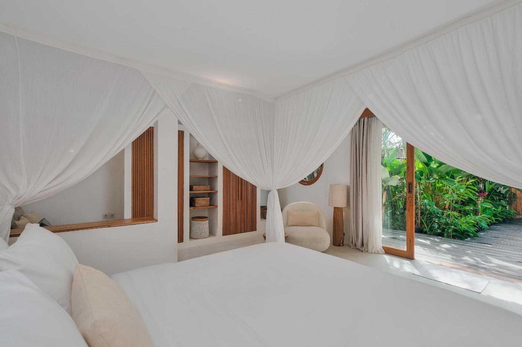 Villa Bali Manis - Modern Luxury 4br Walk To Street With Private Pool