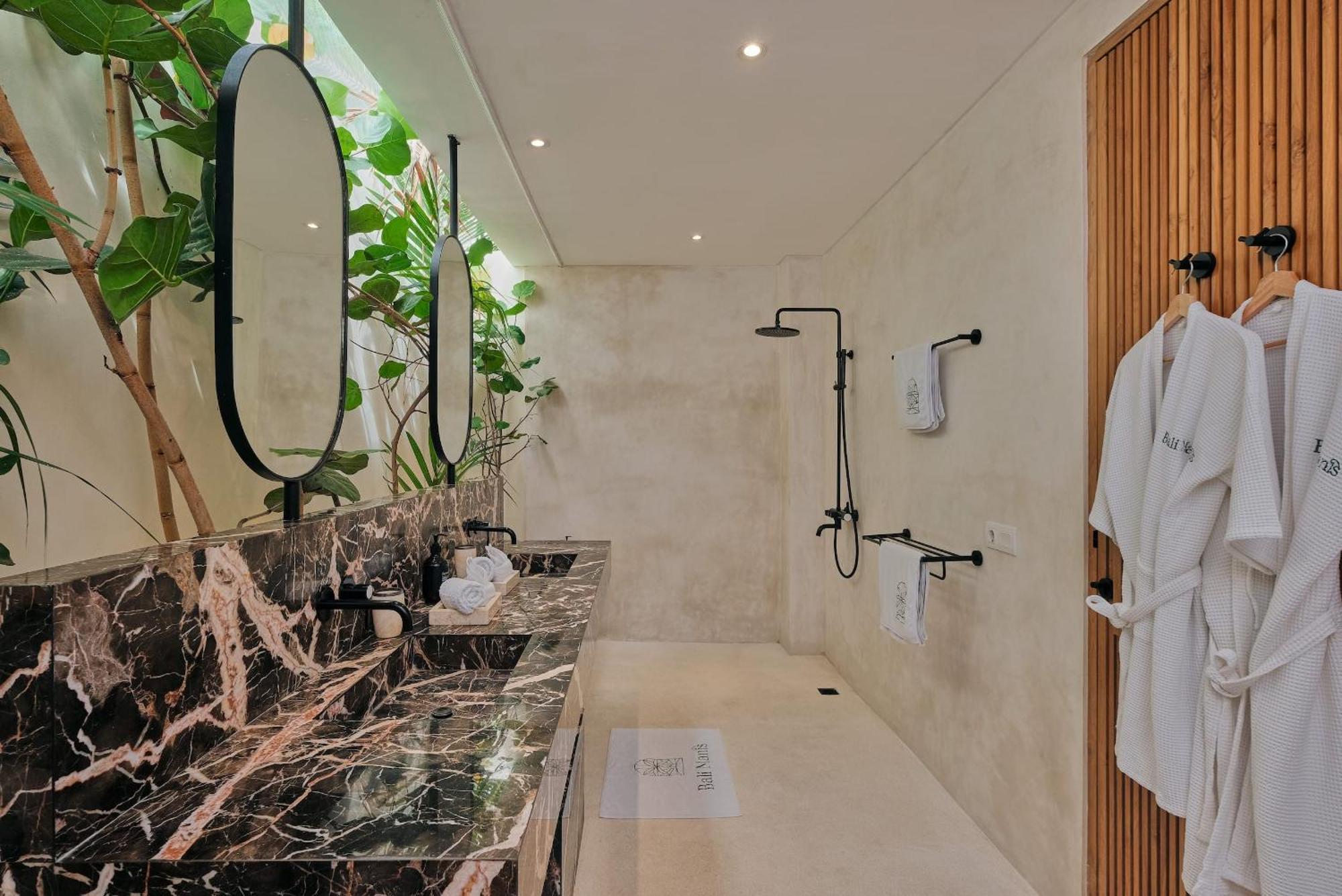 Bali Manis - Modern Luxury 4br Walk To Street With Private Pool Villa *