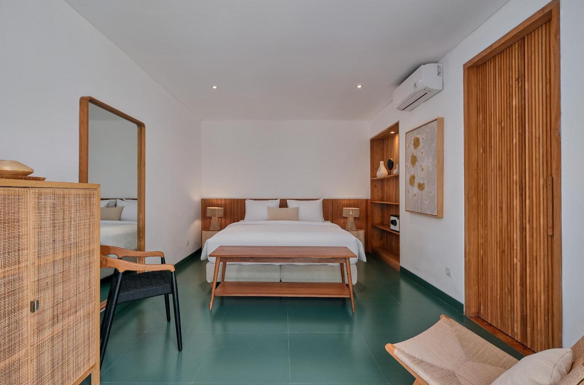 Bali Manis - Modern Luxury 4br Walk To Street With Private Pool