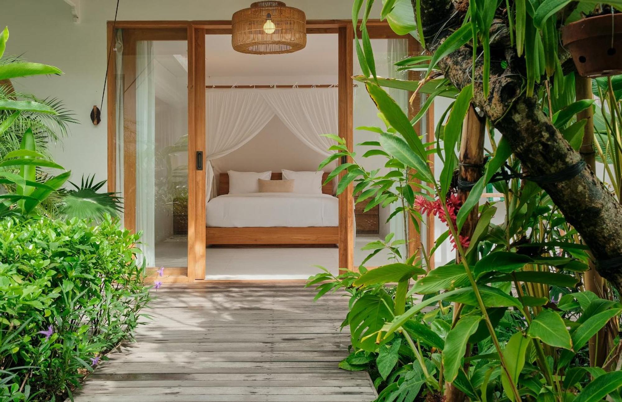 Bali Manis - Modern Luxury 4br Walk To Street With Private Pool Villa